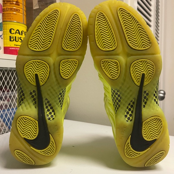 Nike Air Foamposite Pro Volt 2020 - Size 10.5🔥 - Picture 4 of 16